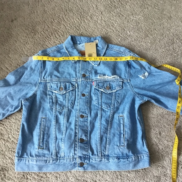 Levi’s Distressed Ex Boyfriend Trucker Jean Jacket NWT - Picture 3 of 10